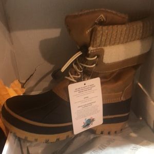 Brand new snow boots